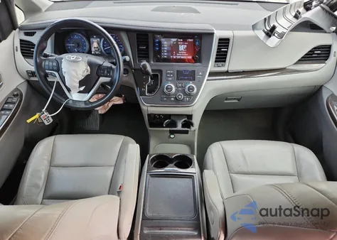 2016 Toyota Sienna Xle z USA, uszkodzony, nr VIN 5TDYK3DC6GS719859